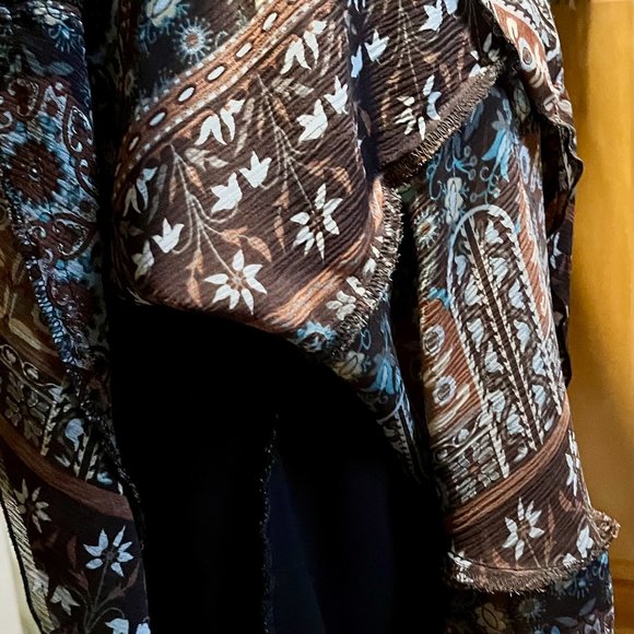 Polyester sheer lined skirt - Picture 5 of 5